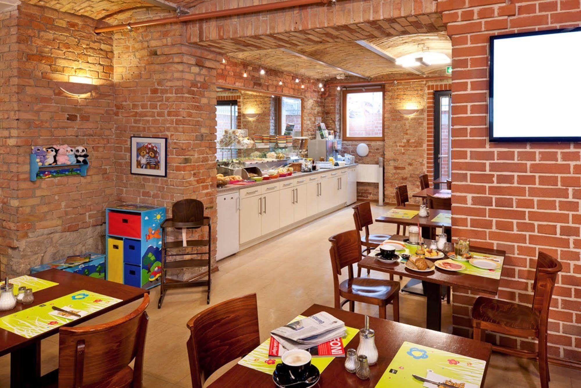 Ibis Styles Berlin City Ost Restaurant photo